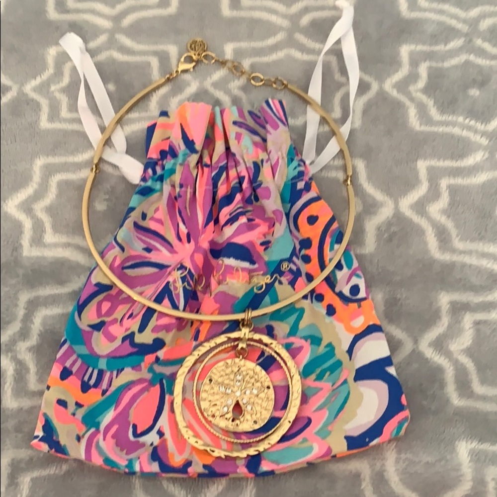 Lilly sand dollar necklace